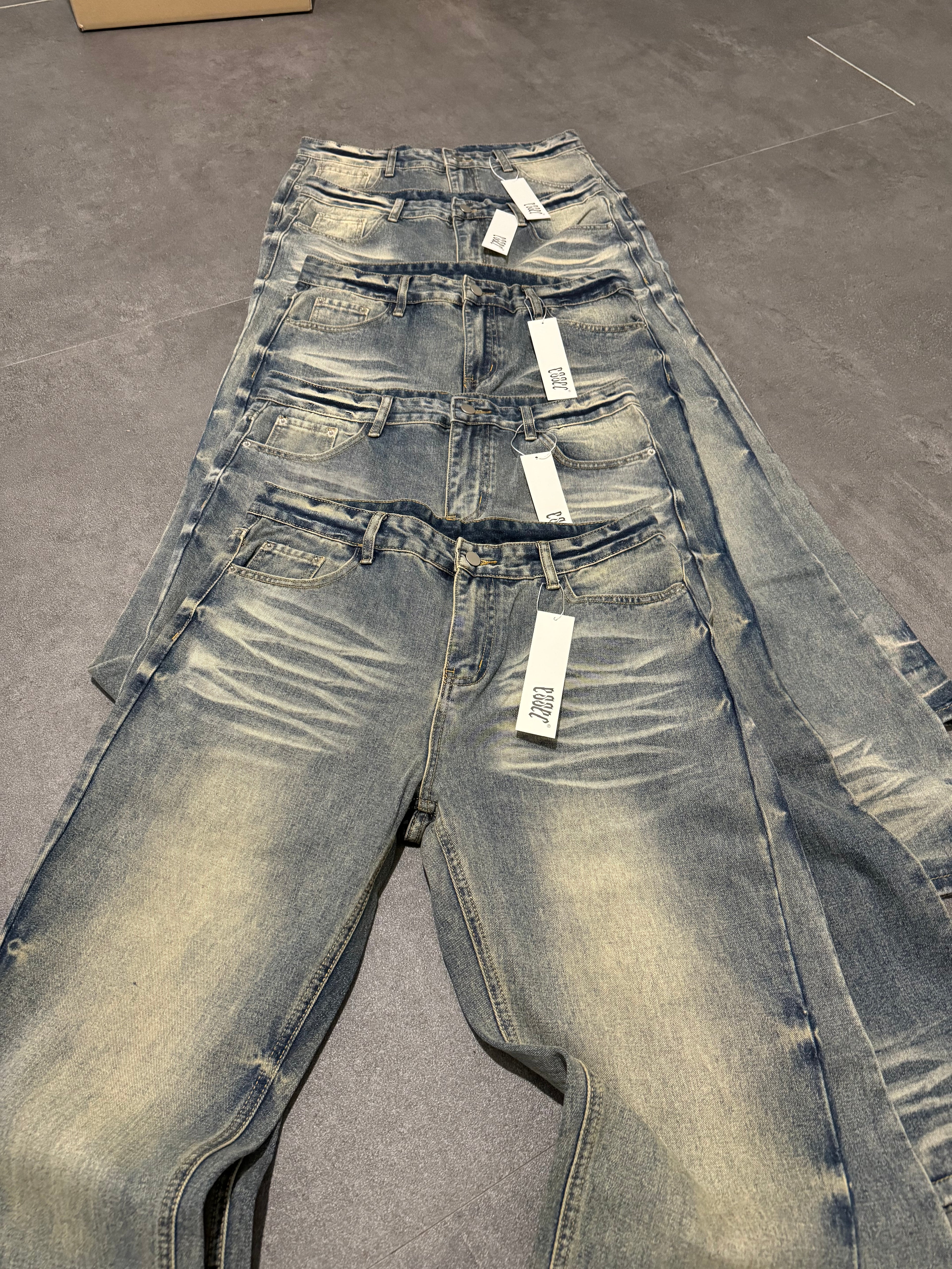 Essec Flared Dirty Wash Denim