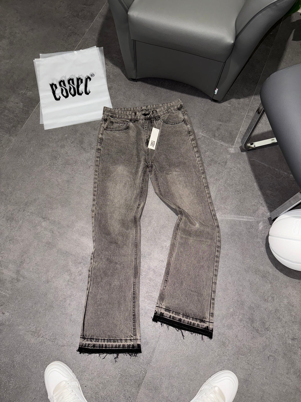 Essec Basic Grey Flared