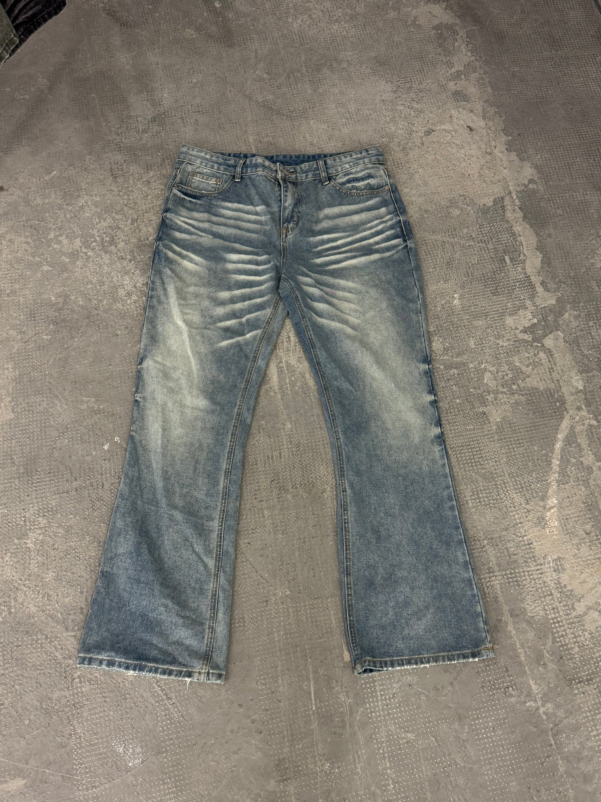Shades Wash Flared (24h Shipping)
