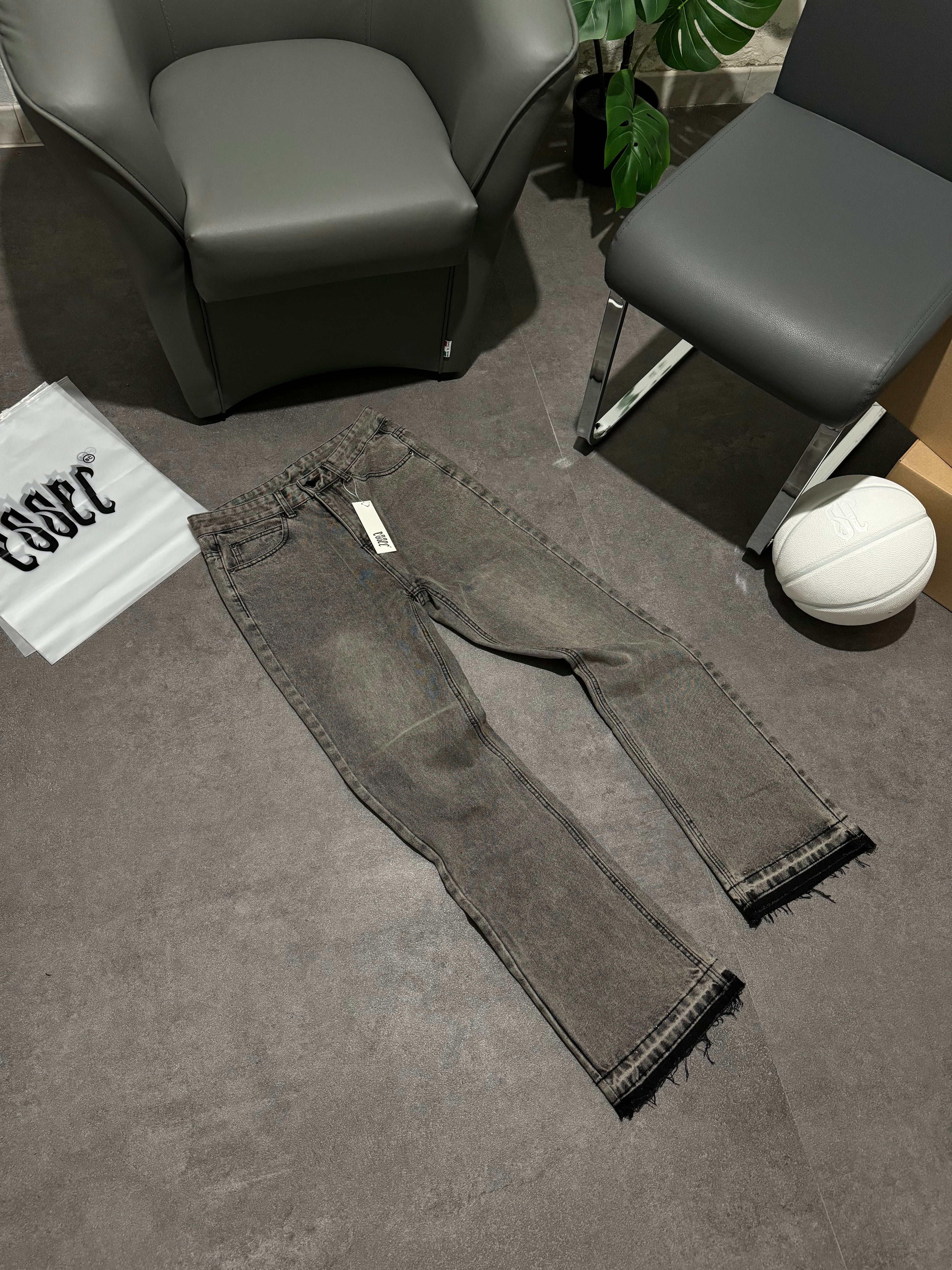 Essec Basic Grey Flared