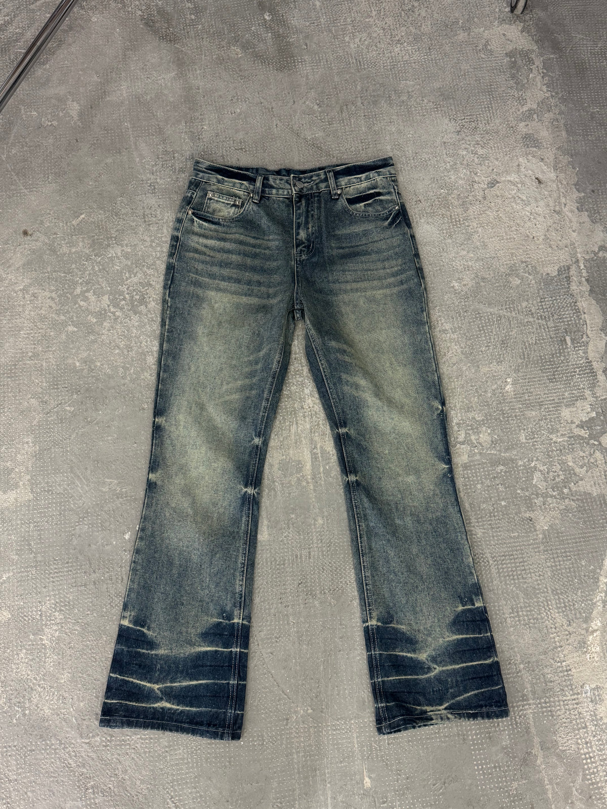 Blue Wash Flared (24h Shipping)