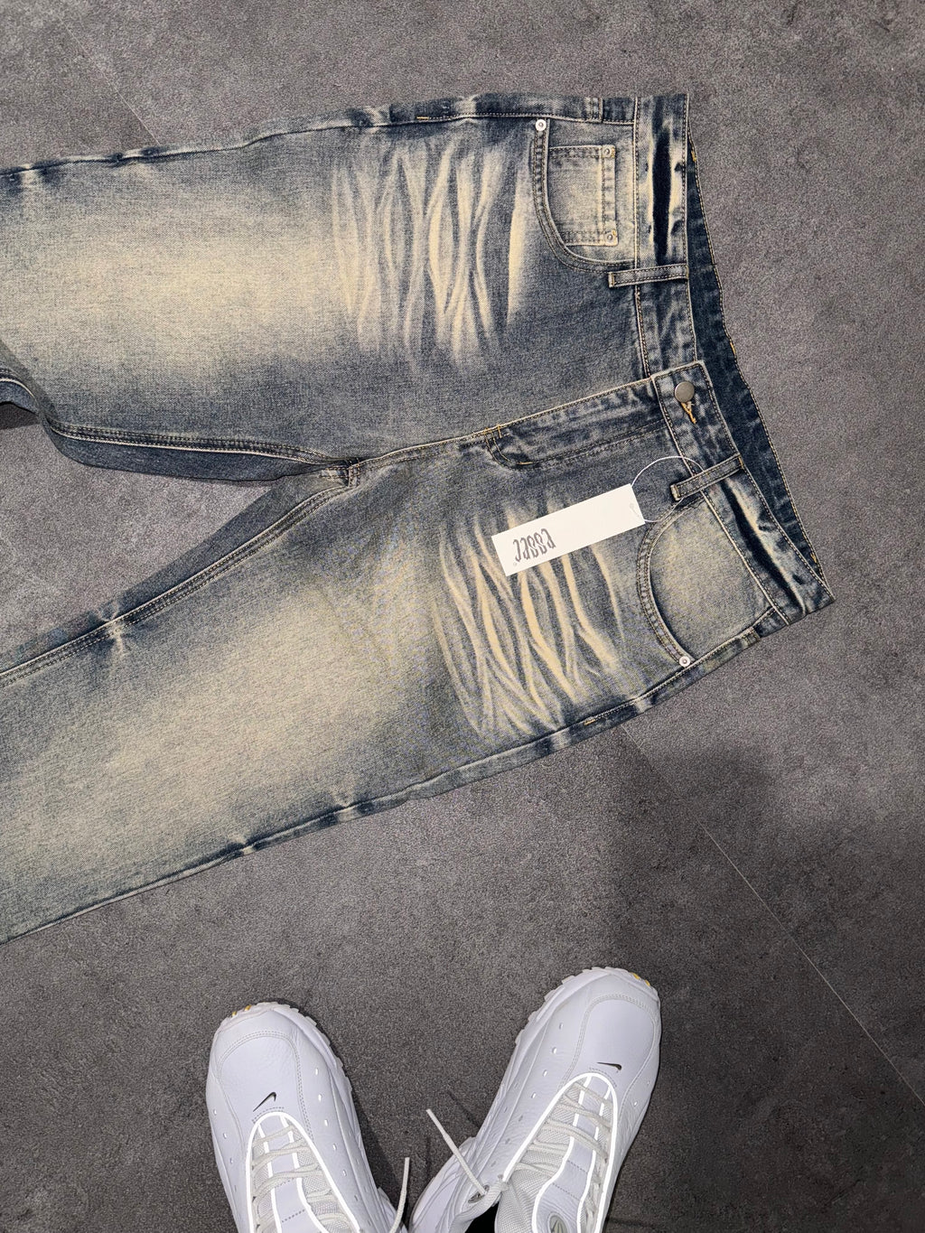 Essec Flared Dirty Wash Denim