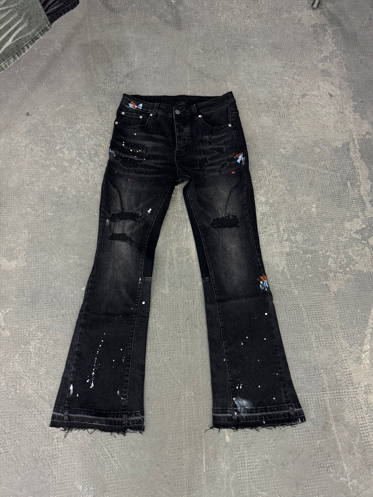 Black Flared Painted (24h Shipping)