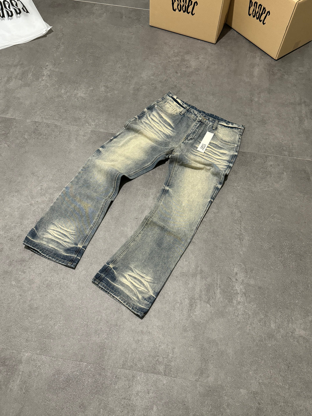 Essec Flared Dirty Wash Denim