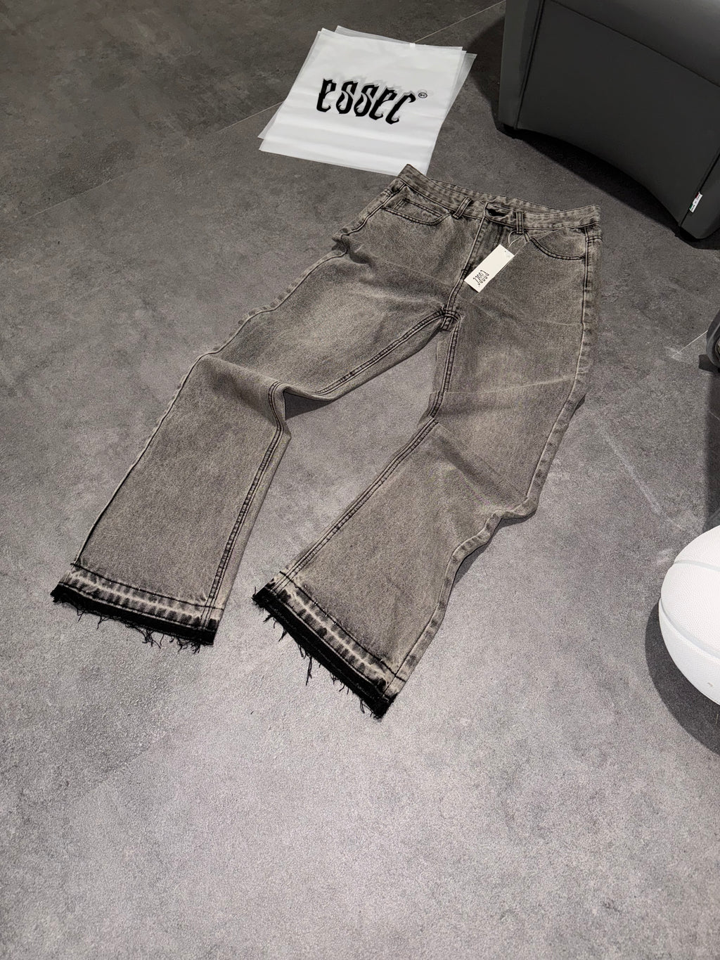 Essec Basic Grey Flared