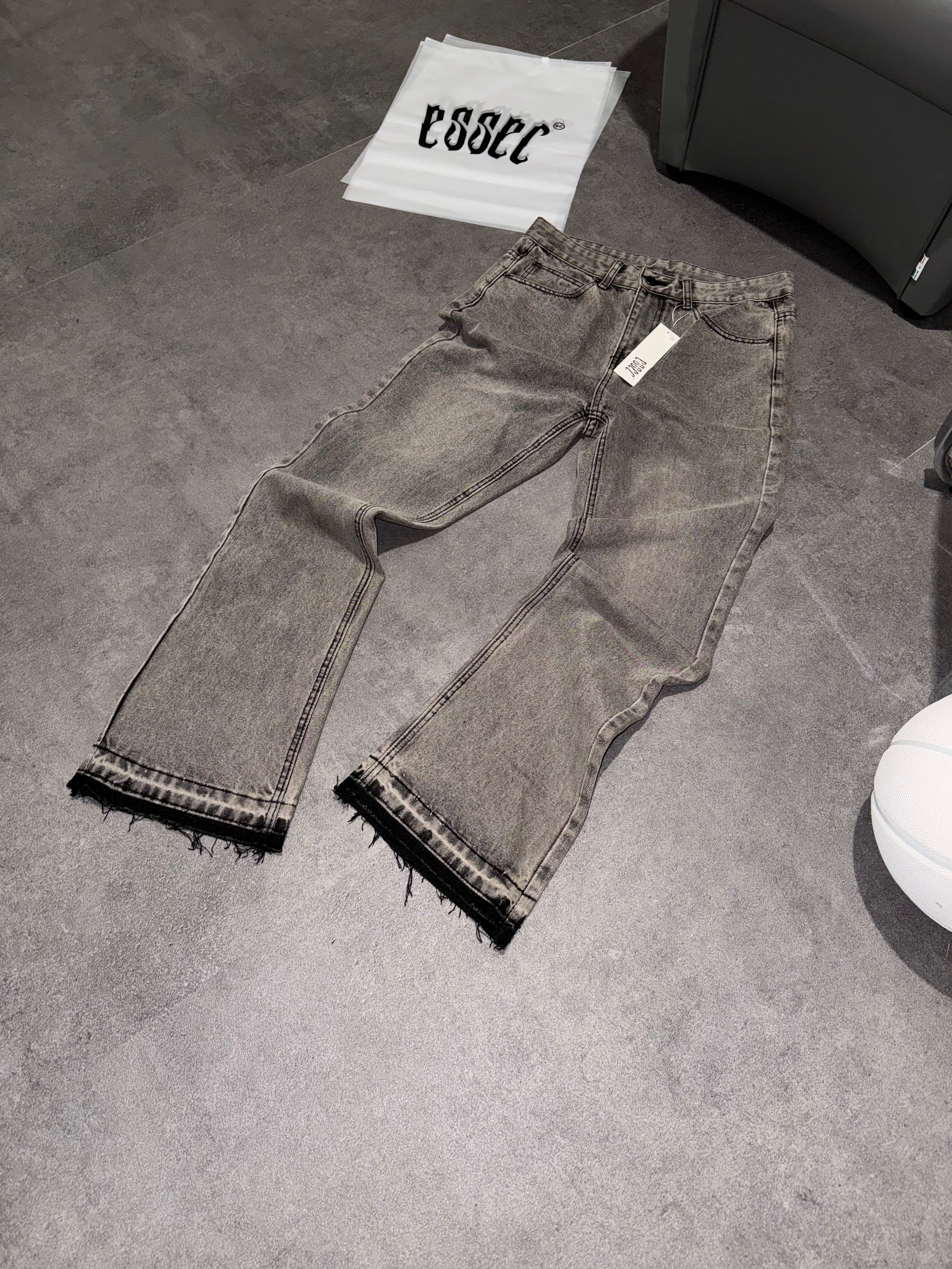 Essec Basic Grey Flared